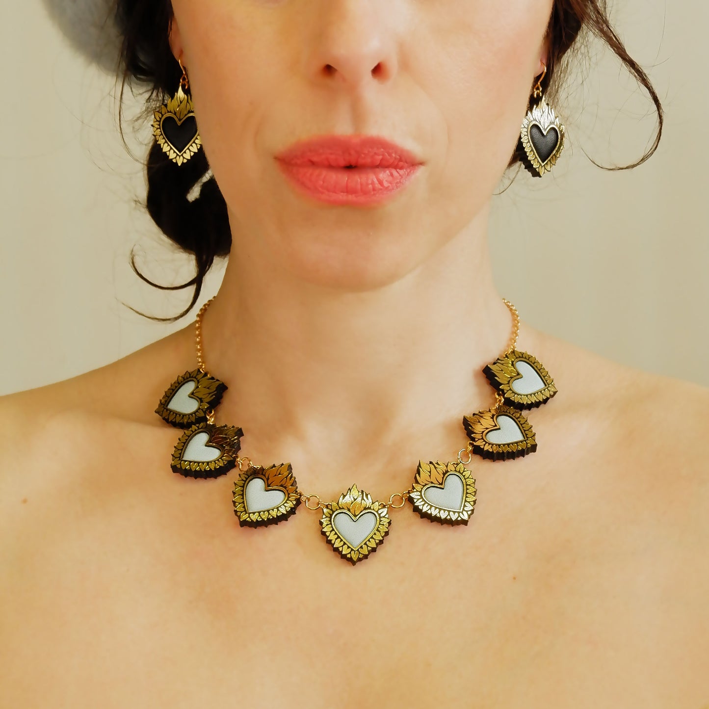 FLAMING HEART . collar necklace