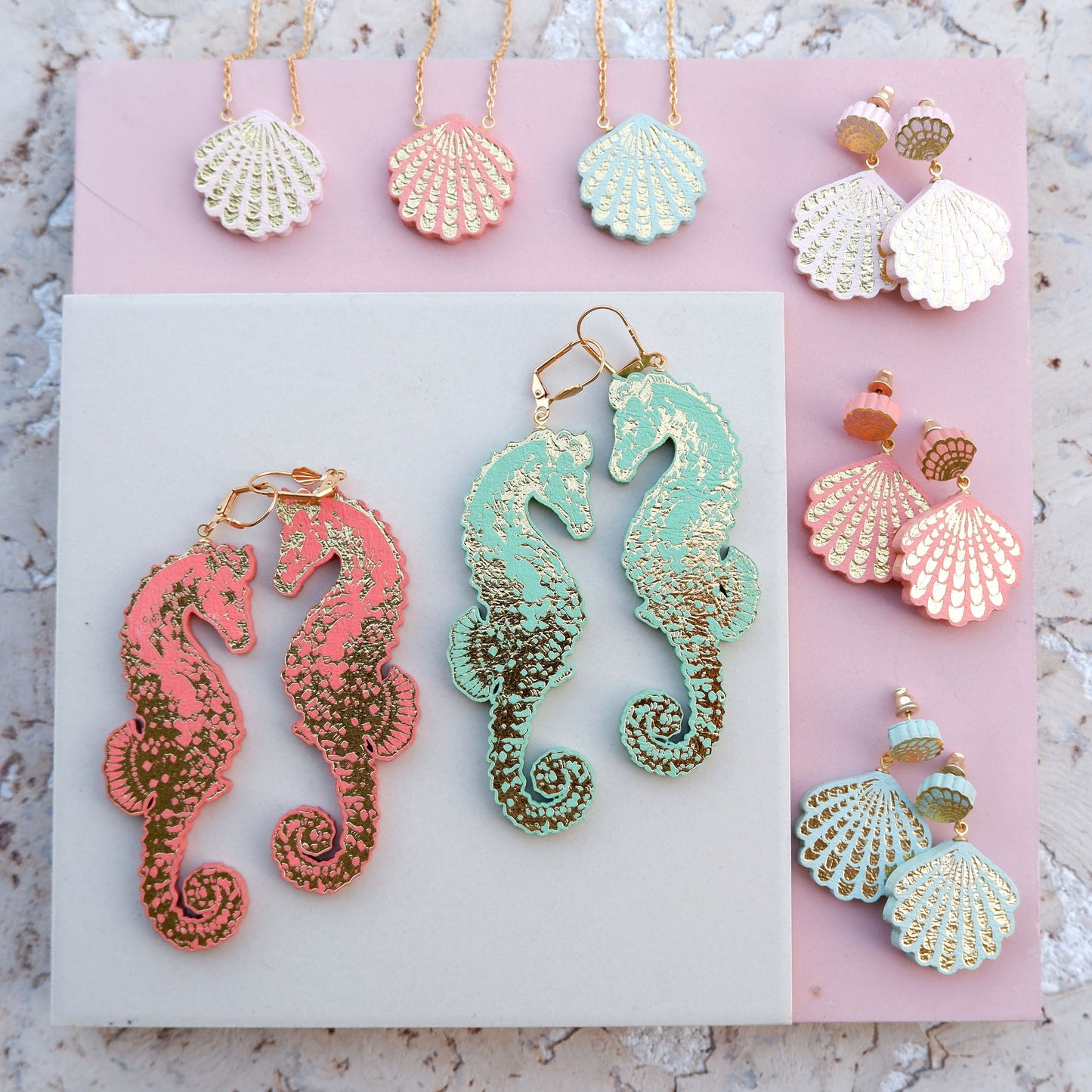 FAN CLAM . stud earrings