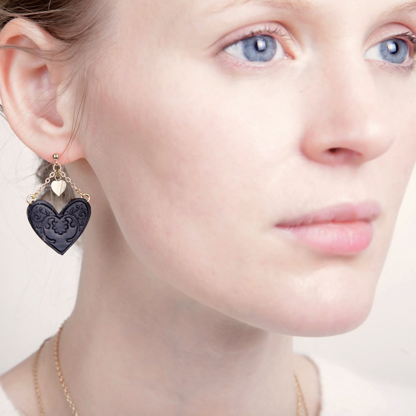 SWEET BLACK HEART . earrings