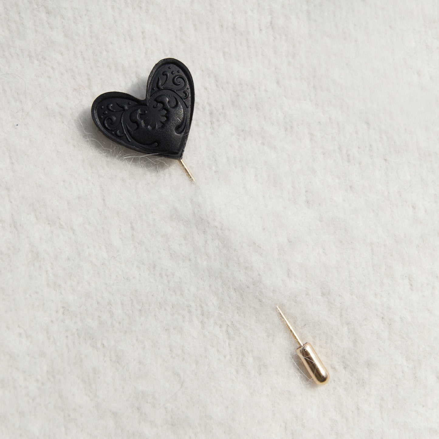 SWEET BLACK HEART . stick pin