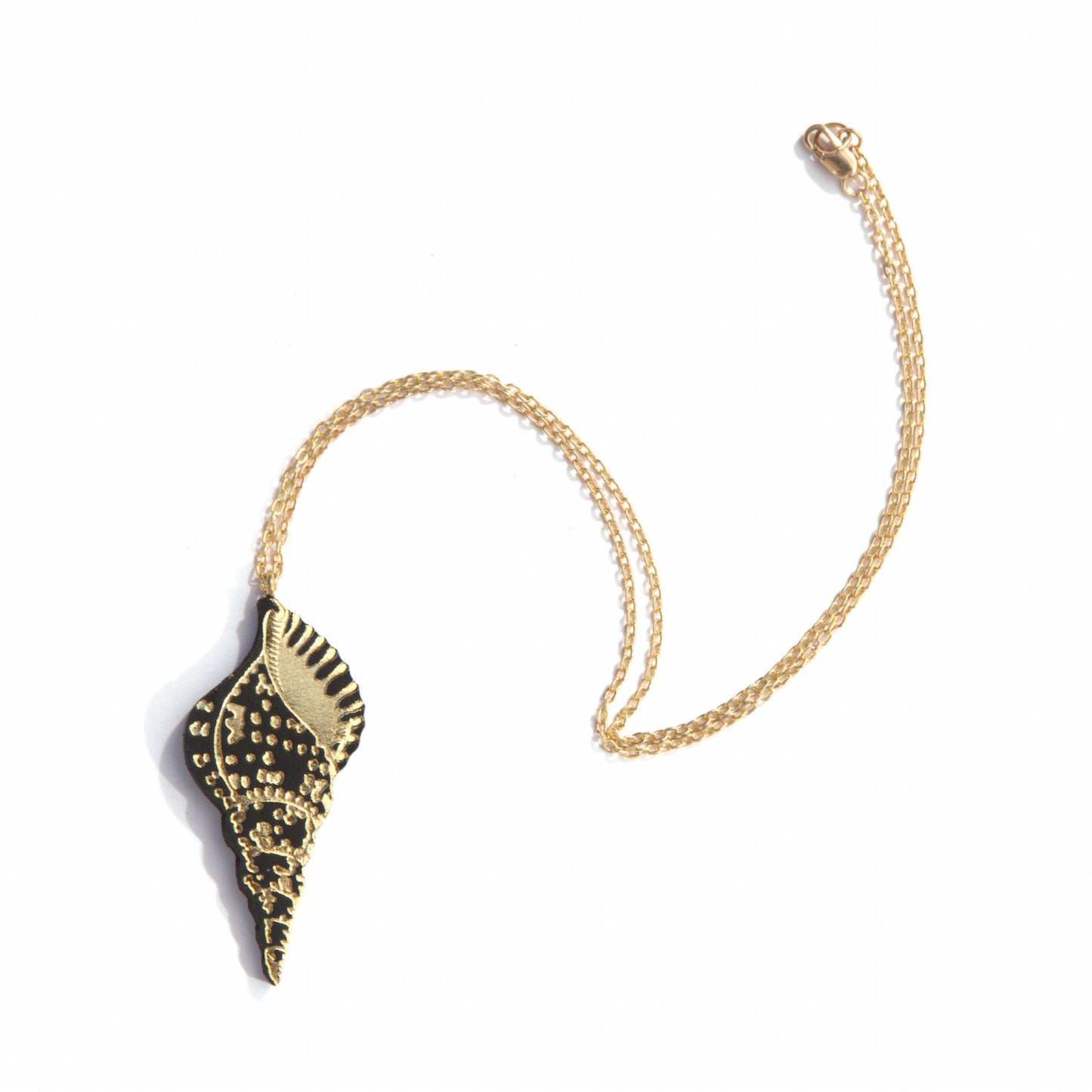 TWISTER SHELL . pendant necklace